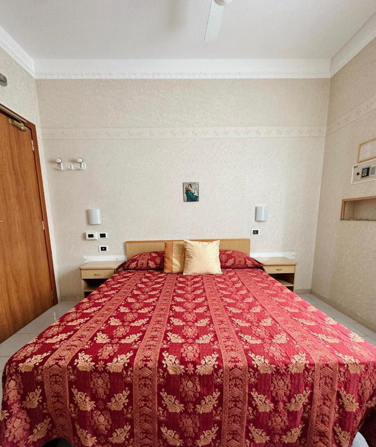 Hotel Bel Sogno Римини Экстерьер фото