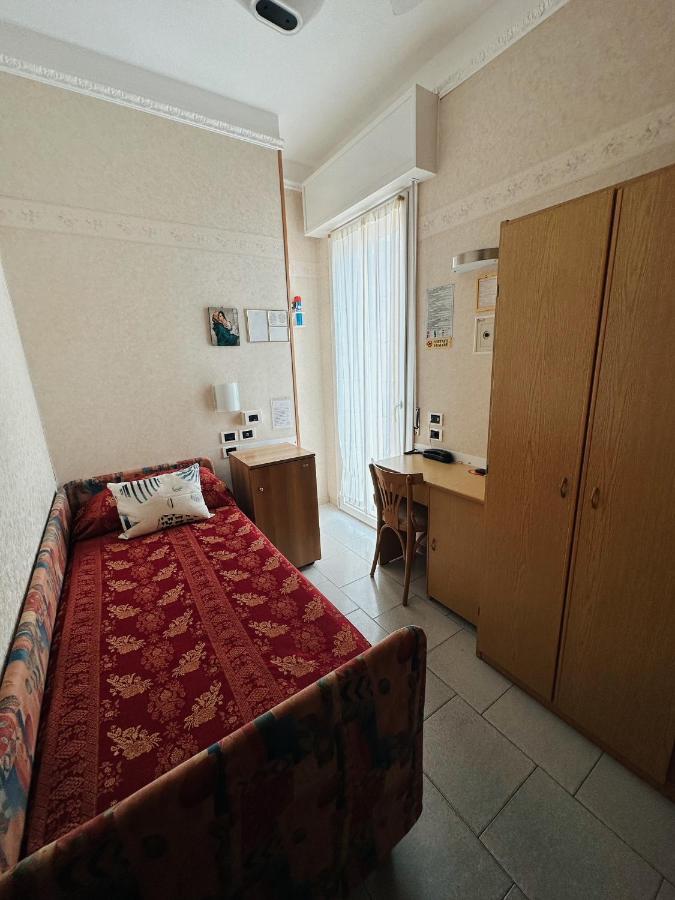 Hotel Bel Sogno Римини Экстерьер фото