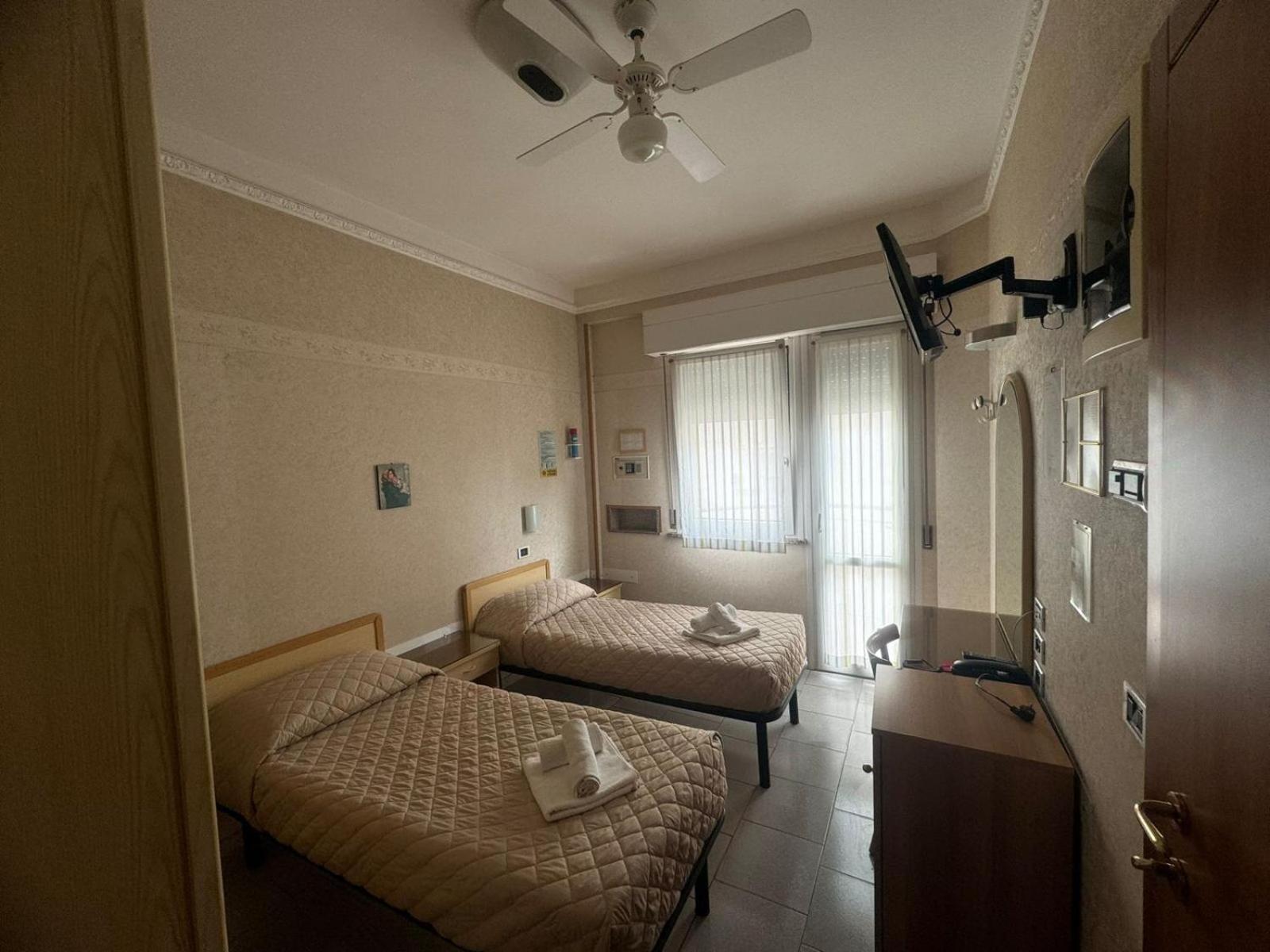 Hotel Bel Sogno Римини Экстерьер фото